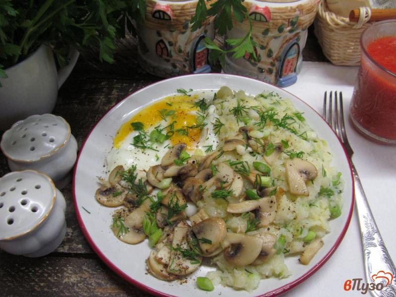 Фото приготовление рецепта: Пюре из пастернака с яйцом и грибами шаг №8