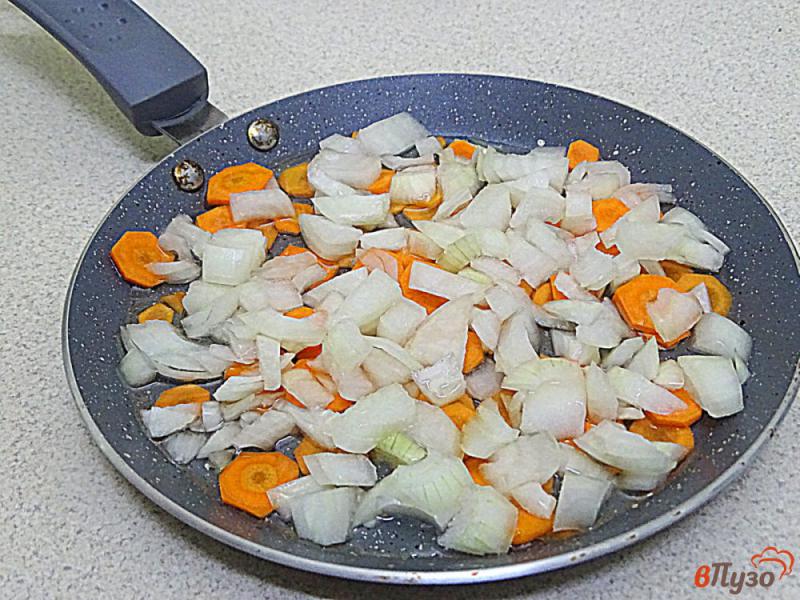 Фото приготовление рецепта: Суп с фрикадельками рисом и овощами шаг №2