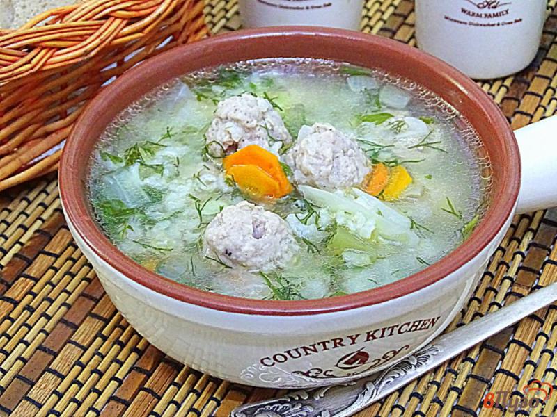 Фото приготовление рецепта: Суп с фрикадельками рисом и овощами шаг №8