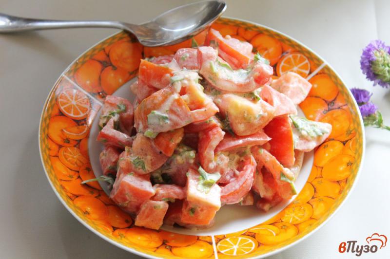Фото приготовление рецепта: Пикантный помидорный салат шаг №6