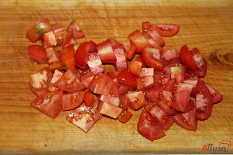 Фото приготовление рецепта: Пикантный помидорный салат шаг №1