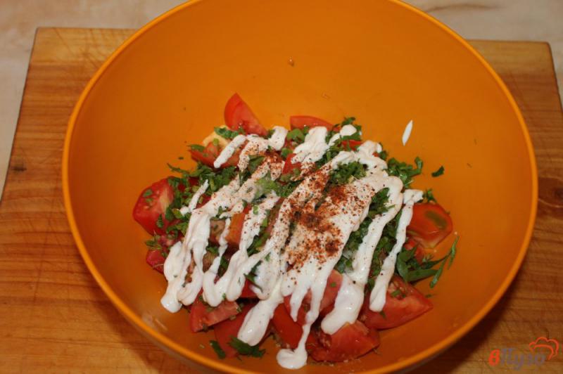 Фото приготовление рецепта: Пикантный помидорный салат шаг №5