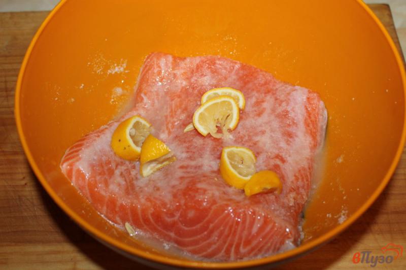 Фото приготовление рецепта: Красная рыба маринованная в пергаменте шаг №3