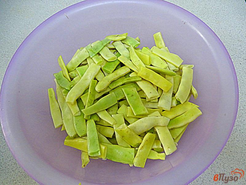 Фото приготовление рецепта: Салат из стручковой фасоли шаг №2