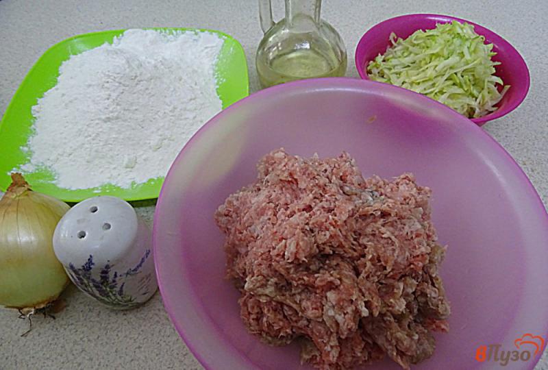 Фото приготовление рецепта: Открытые пельмени на сковороде шаг №1
