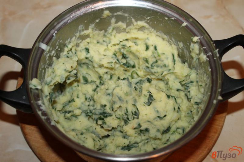 Фото приготовление рецепта: Картофельное пюре с рубленным шпинатом шаг №5