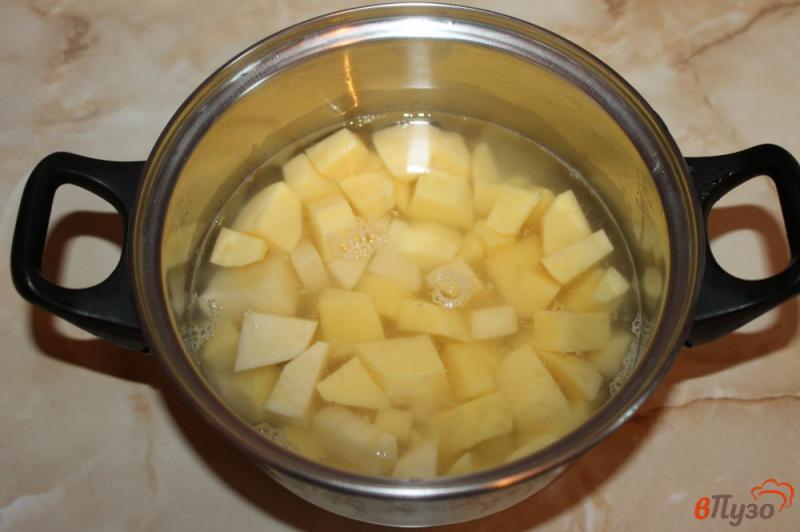 Фото приготовление рецепта: Картофельное пюре с рубленным шпинатом шаг №3
