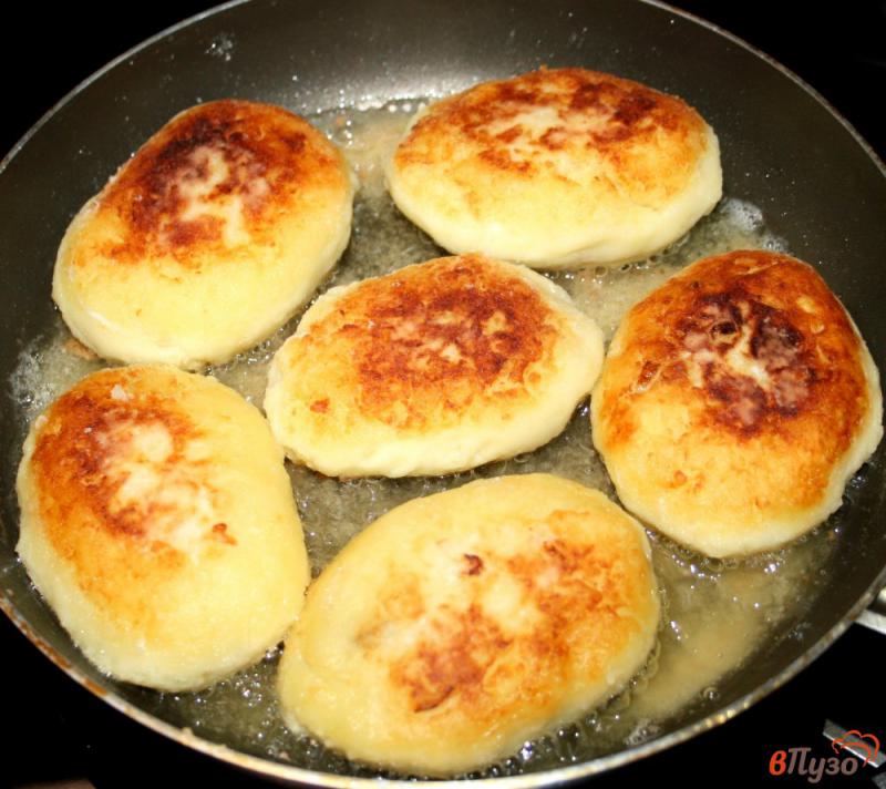 Фото приготовление рецепта: Картофельные зразы с белыми грибами шаг №9