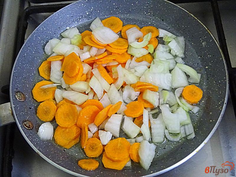 Фото приготовление рецепта: Суп с грибами и цветной капустой шаг №1