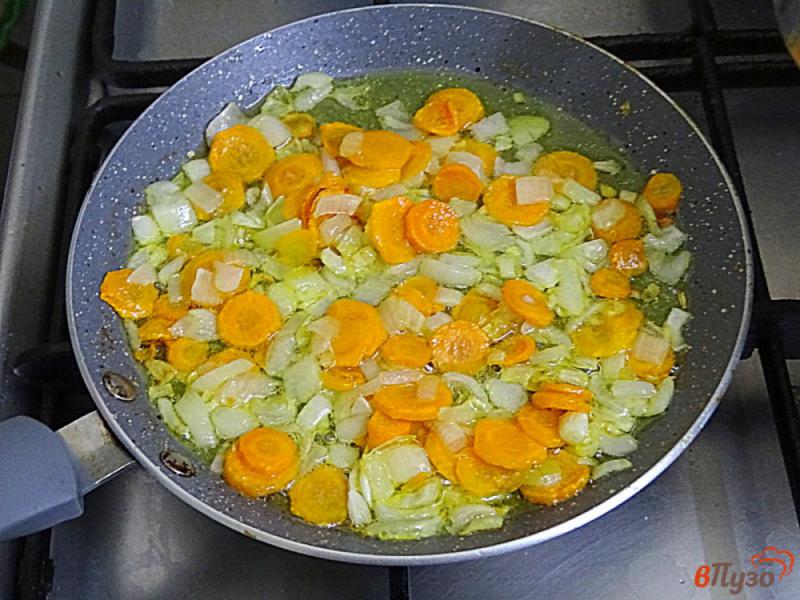 Фото приготовление рецепта: Суп с грибами и цветной капустой шаг №2