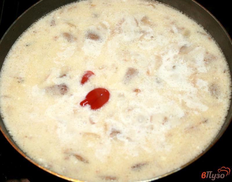Фото приготовление рецепта: Макароны ракушки с говядиной и белыми грибами в нежном сливочном соусе шаг №5