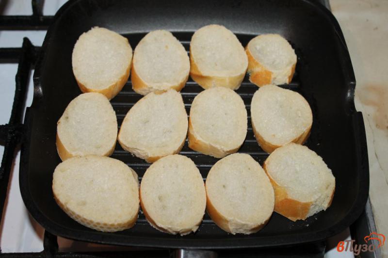 Фото приготовление рецепта: Бутерброды с икрой, сливочным маслом и лимоном шаг №1