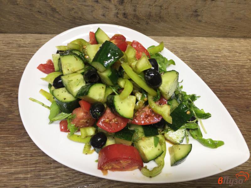 Фото приготовление рецепта: Овощной салат с маслинами шаг №6