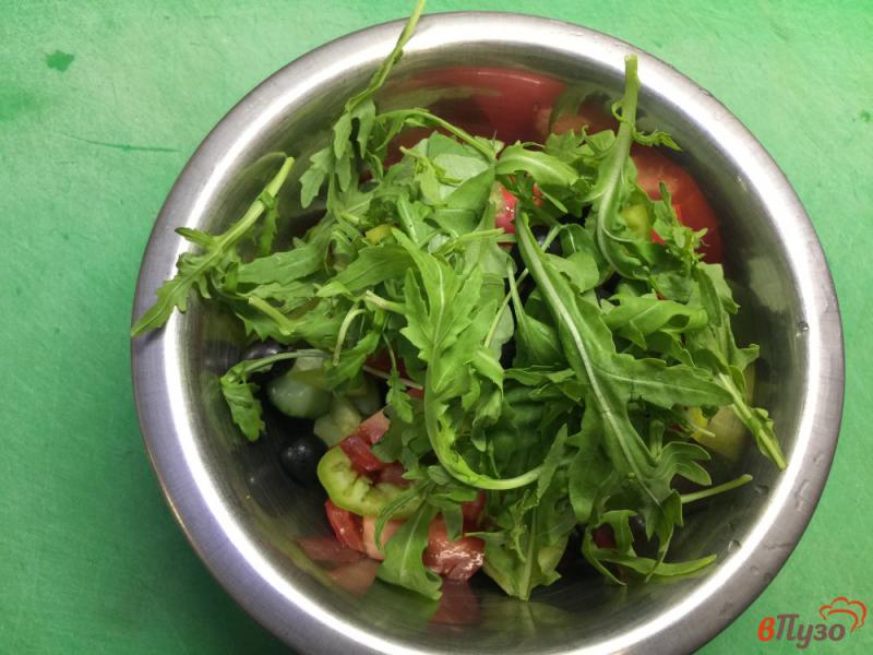 Фото приготовление рецепта: Овощной салат с маслинами шаг №5