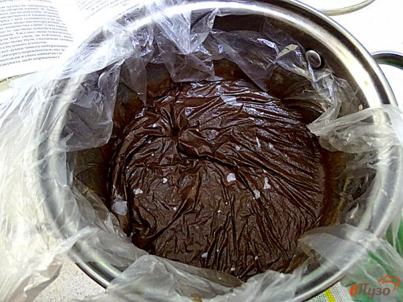 Фото приготовление рецепта: Шоколадно-молочное мороженое шаг №7
