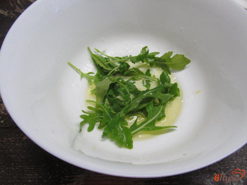 Фото приготовление рецепта: Виноградный салат с сыром шаг №3