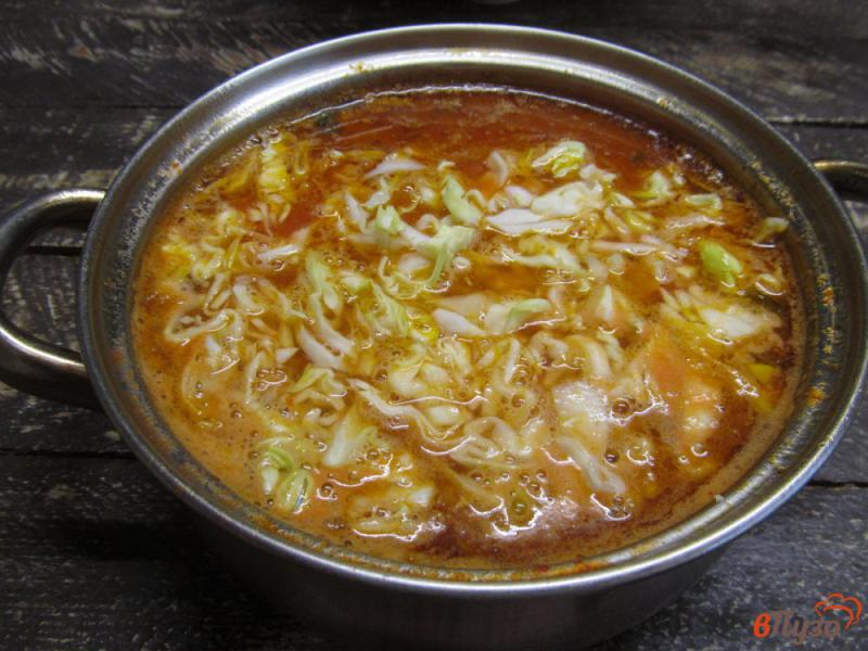 Фото приготовление рецепта: Капустный суп с чечевицей шаг №6