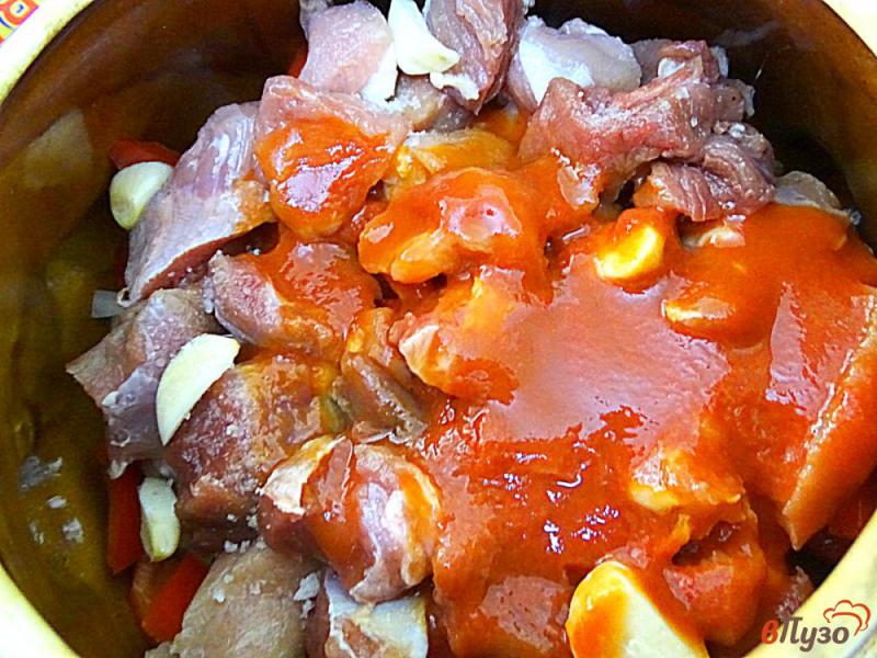Фото приготовление рецепта: Жаркое из свинины с фасолью и овощами шаг №7