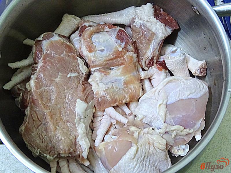Фото приготовление рецепта: Холодец из свинины и курицы шаг №2
