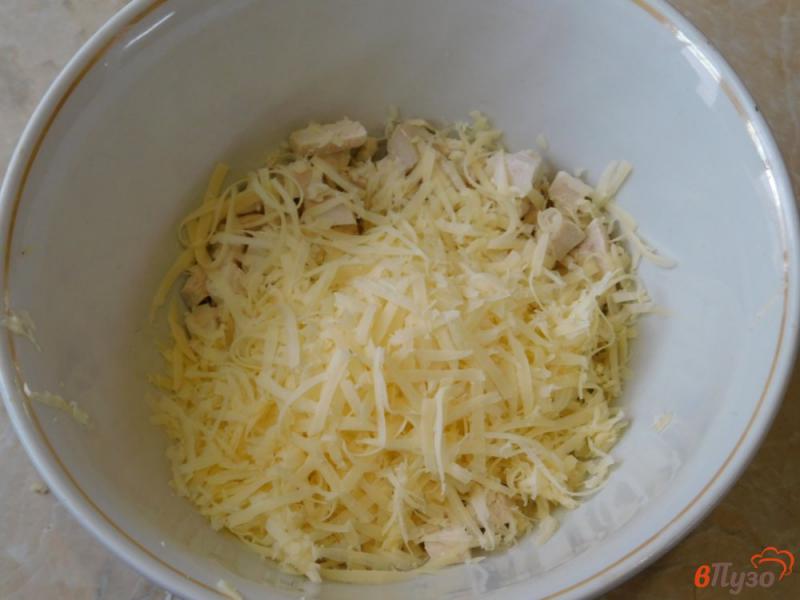 Фото приготовление рецепта: Куриный салат с яблоком шаг №2
