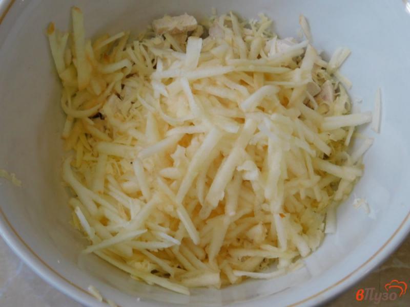 Фото приготовление рецепта: Куриный салат с яблоком шаг №3