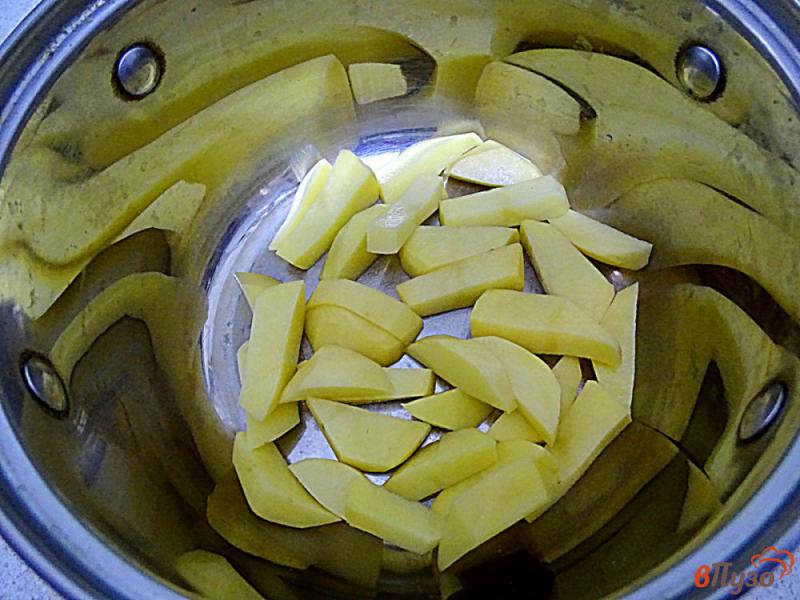 Фото приготовление рецепта: Суп с белыми грибами и цветной капустой шаг №2