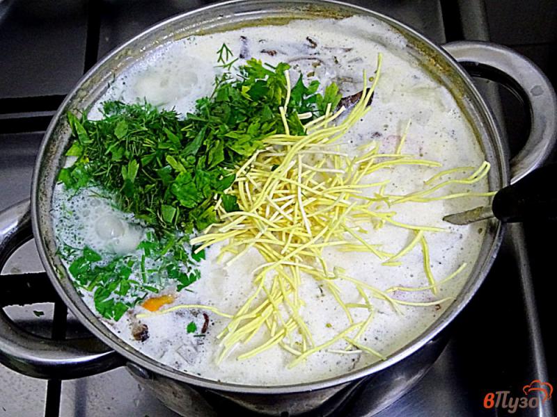 Фото приготовление рецепта: Суп с белыми грибами и цветной капустой шаг №6