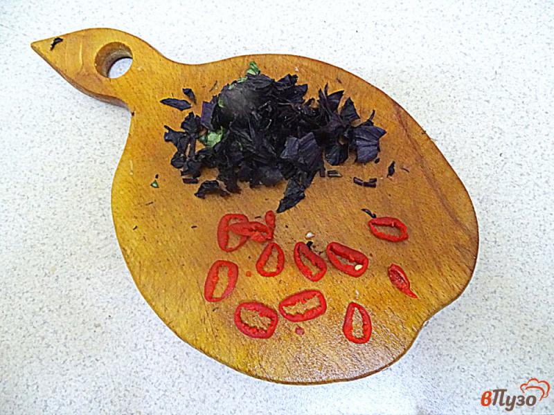 Фото приготовление рецепта: Салат из помидоров острый шаг №4