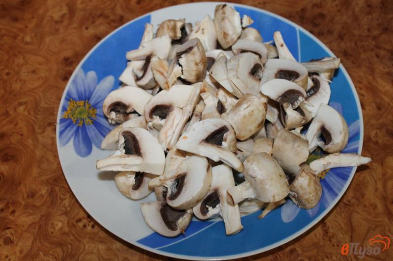 Фото приготовление рецепта: Рагу из стручковой фасоли, грибов и кабачка шаг №2
