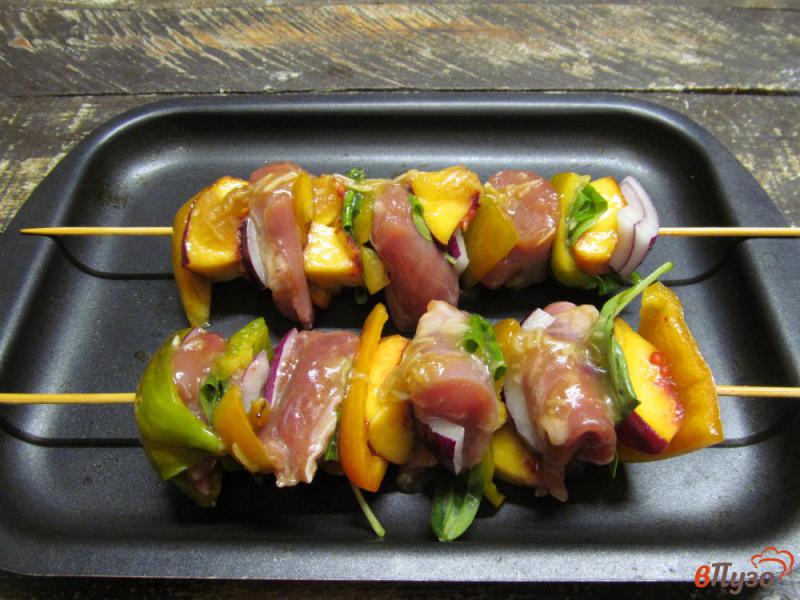 Фото приготовление рецепта: Шашлык из мяса индейки с персиком шаг №5