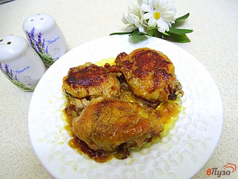 Фото приготовление рецепта: Куриные бёдра тушёнык в пиве шаг №7