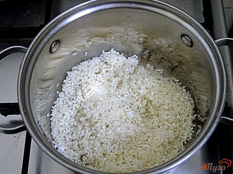 Фото приготовление рецепта: Каша рисовая на молоке шаг №2