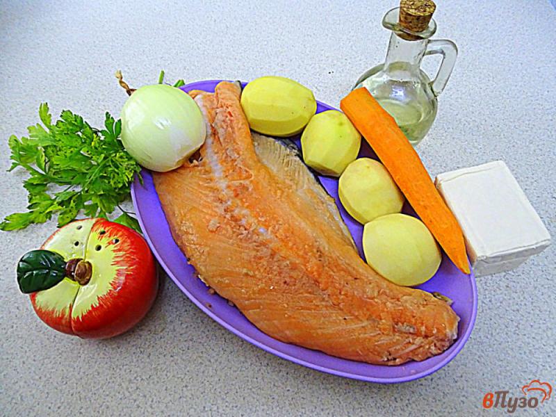 Фото приготовление рецепта: Рыбний суп с лососем и плавленым сыром шаг №1