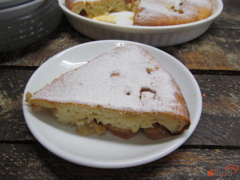 Фото приготовление рецепта: Яблочный пирог на кефире шаг №7