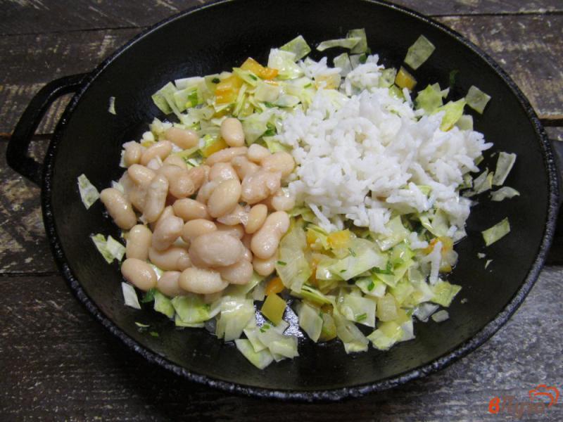 Фото приготовление рецепта: Жареные овощи с фасолью и рисом шаг №3