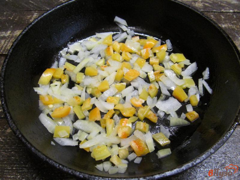 Фото приготовление рецепта: Жареные овощи с фасолью и рисом шаг №1