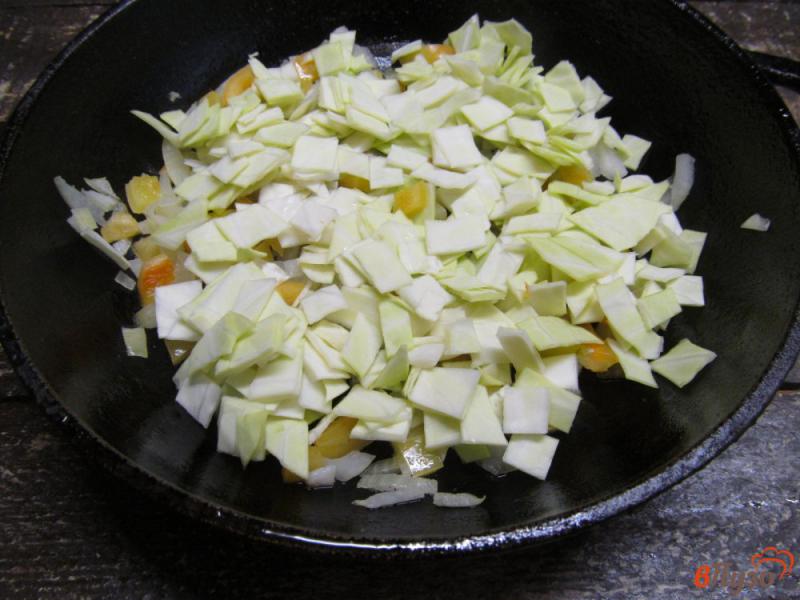 Фото приготовление рецепта: Жареные овощи с фасолью и рисом шаг №2
