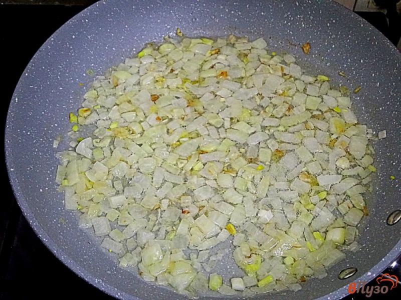 Фото приготовление рецепта: Тефтели с фаршем рисом и грибами шаг №4