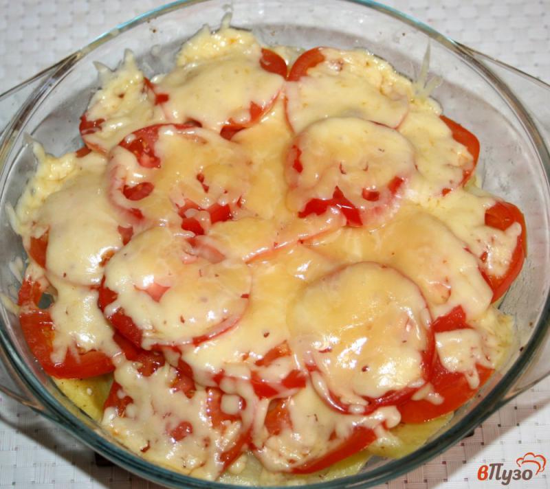 Фото приготовление рецепта: Запеканка из картофеля с помидорами и сыром в микроволновке шаг №4