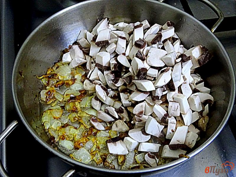 Фото приготовление рецепта: Соус грибной к тефтелям и голубцам шаг №3