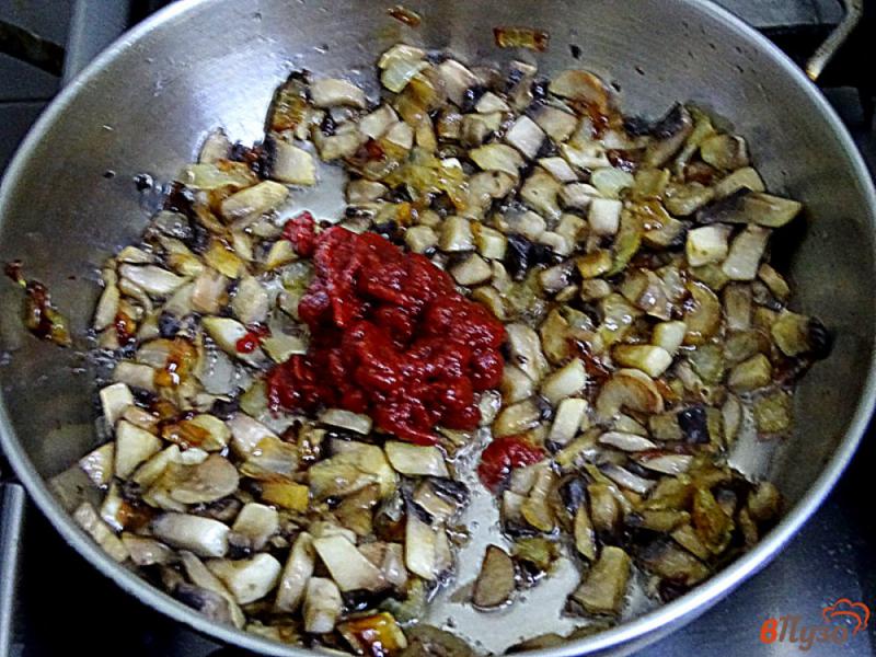 Фото приготовление рецепта: Соус грибной к тефтелям и голубцам шаг №5