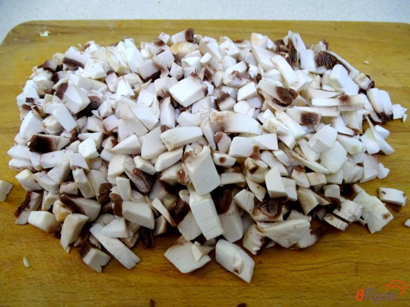 Фото приготовление рецепта: Капуста тушеная с грибами и сметаной шаг №5
