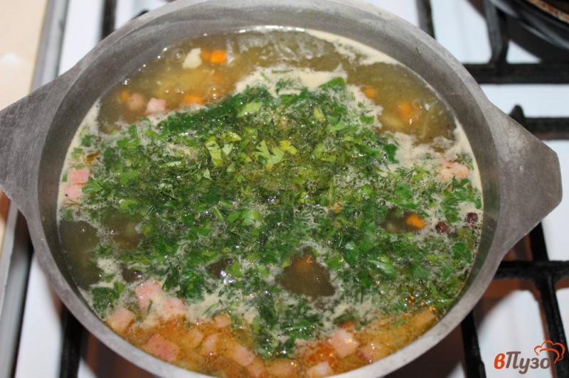 Фото приготовление рецепта: Суп с колбасой и вермишелью на бульоне шаг №8