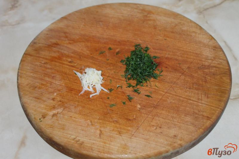 Фото приготовление рецепта: Картофель с чесноком и зеленью шаг №3