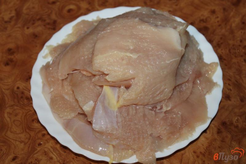 Фото приготовление рецепта: Отбивные из куриного филе с чесночным вкусом шаг №3