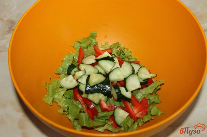 Фото приготовление рецепта: Фитнес салат с рыбой и овощами шаг №3