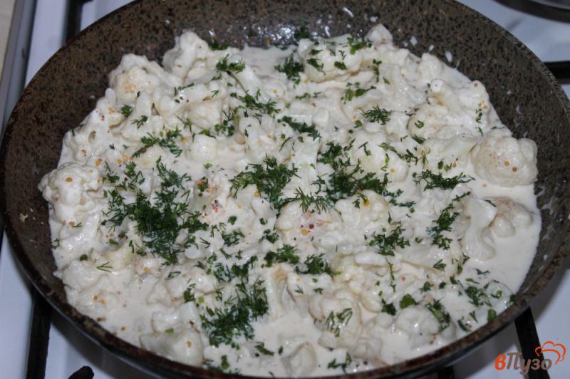 Фото приготовление рецепта: Цветная капуста в сливочно - горчичном соусе с зеленью шаг №7