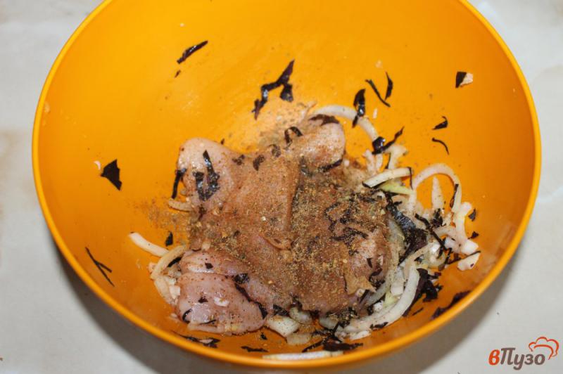 Фото приготовление рецепта: Жареное куриное филе шаг №3