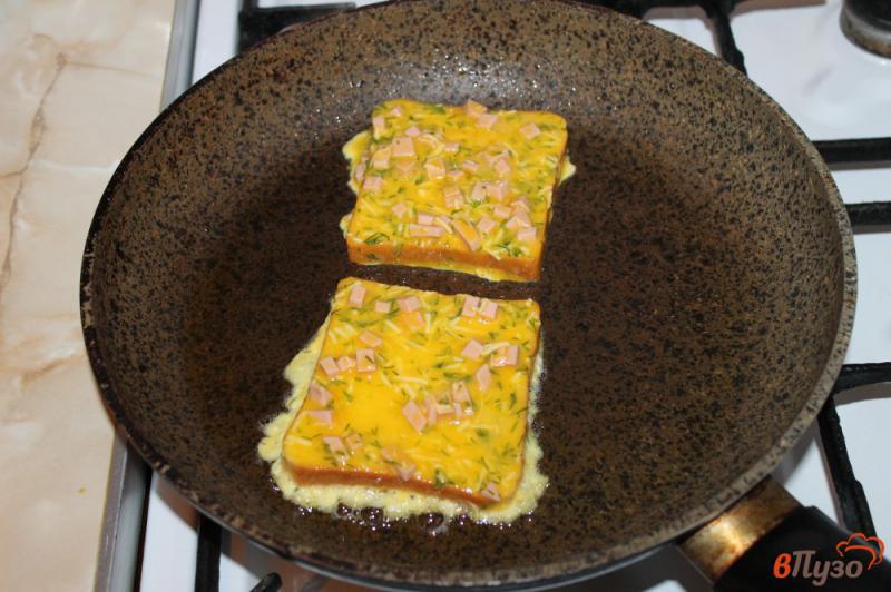 Фото приготовление рецепта: Тосты на завтрак как пицца шаг №5