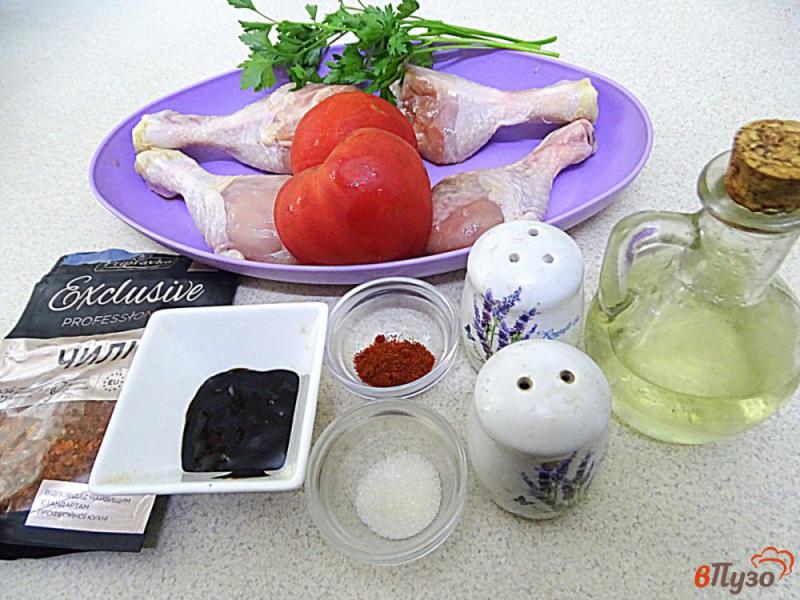 Фото приготовление рецепта: Куриные голени запеченные с томатами шаг №1